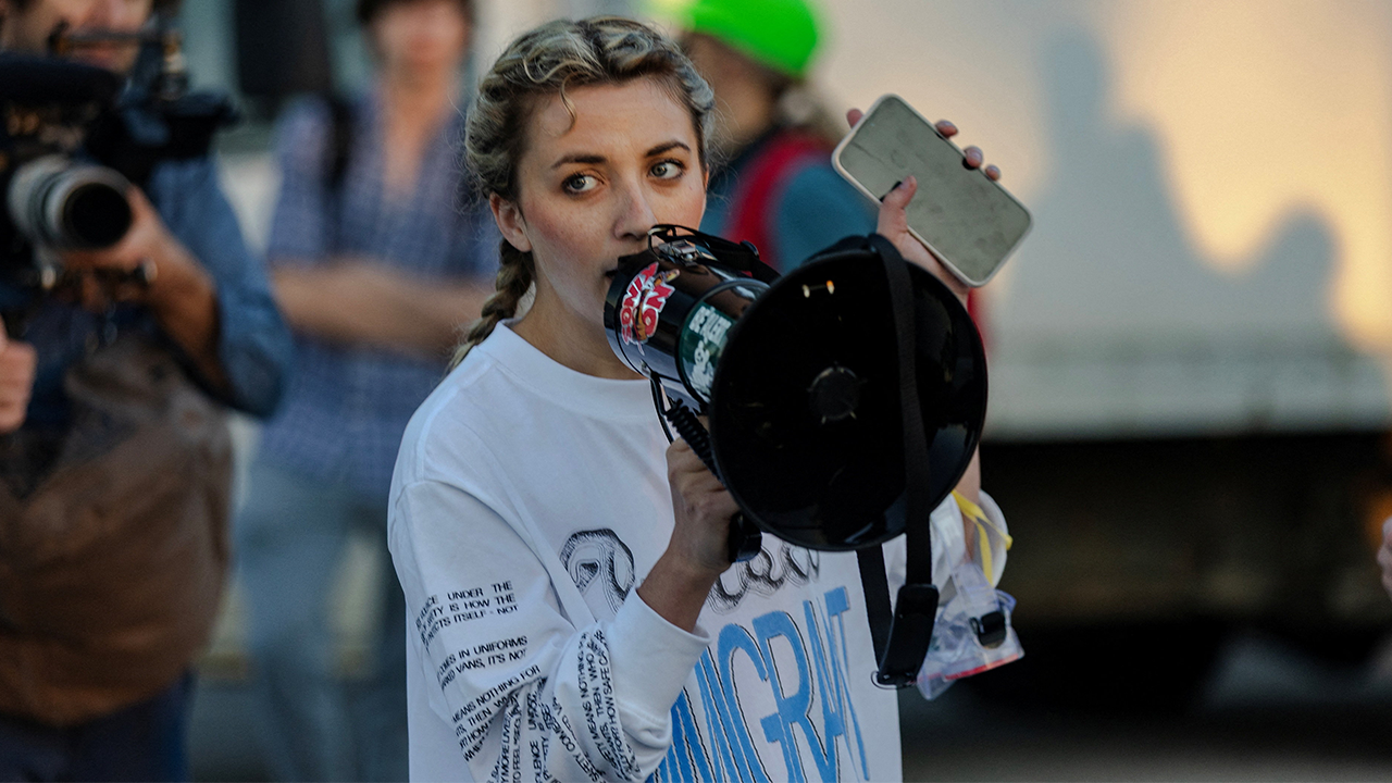 Gen Z congressional candidate and DHS official exchange heated words over ICE operations in Illinois