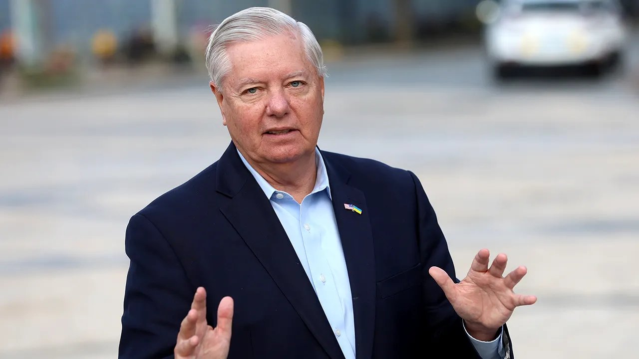 Lawmakers see momentum on Russia sanctions as Trump weighs timing