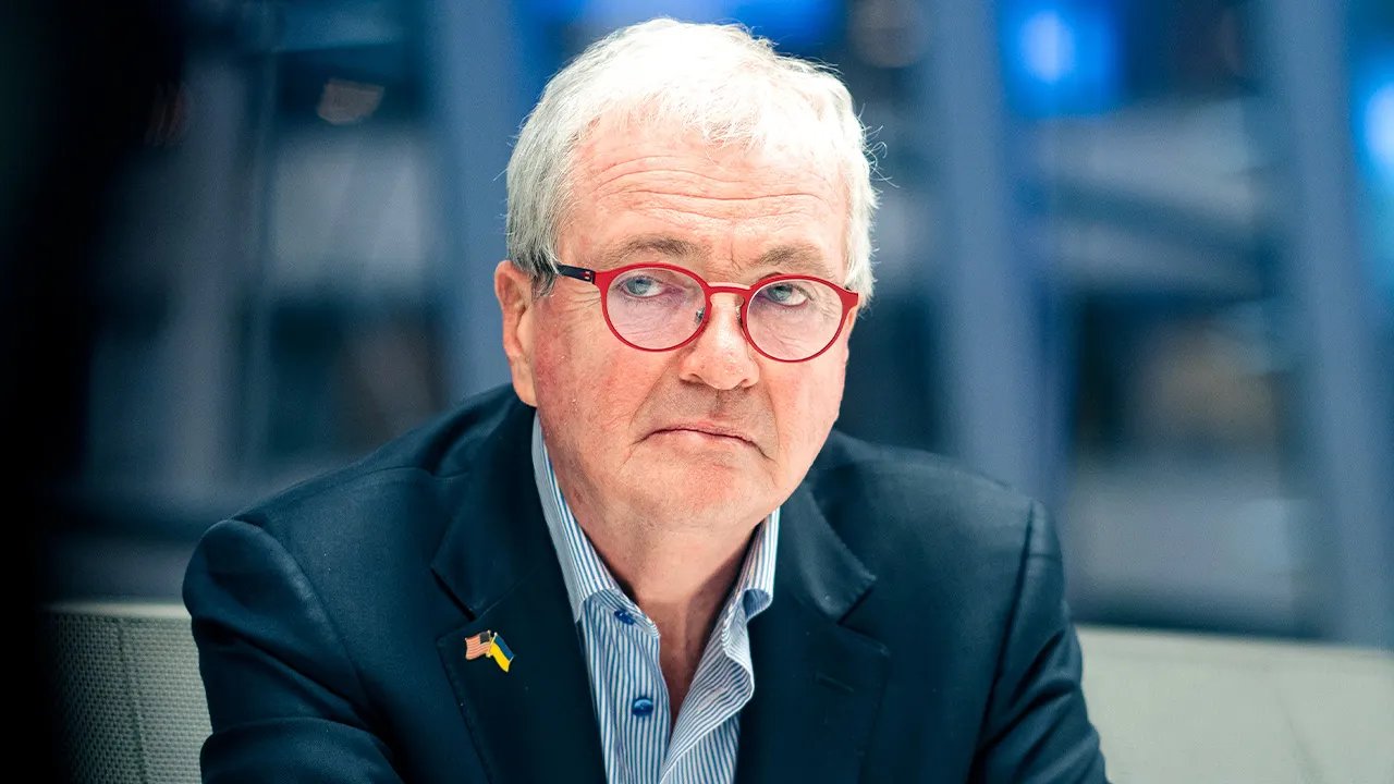 Murphy faces backlash for Europe trip during nor’easter emergency